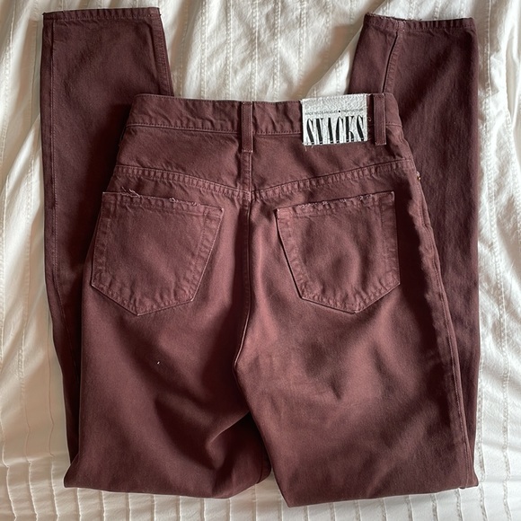 MOTHER Snacks! High Waisted Twizzy Skimp in Brown - Picture 4 of 7